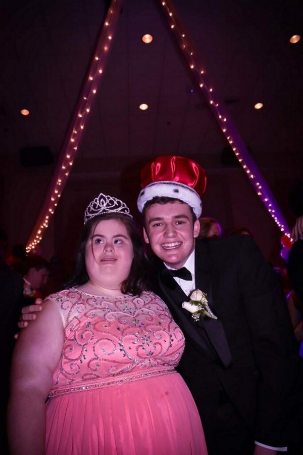 Prom Queen Junior Annalee Barrett and Prom King Junior Davis Recht