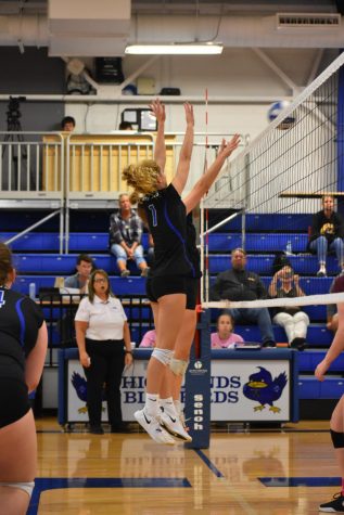 Highlands Volleyball Digs for a Cure