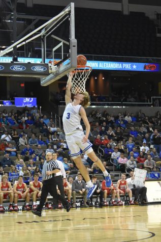 Varsity basketball team wins regionals against Dixie High School
