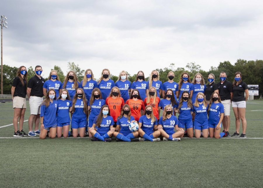 The Highlands High School girls varsity soccer team. 
Photo courtesy of Highlands Girls Soccer Twitter Page (@hhsgirlsscr). 