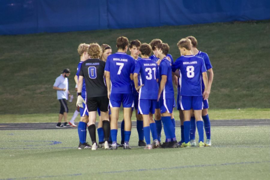 Boys Varsity soccer birds go in for a team huddle after the first half of the game.