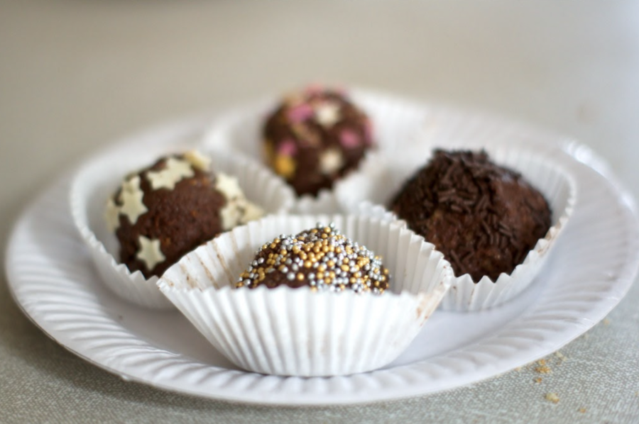A picture of Oreo truffles.
