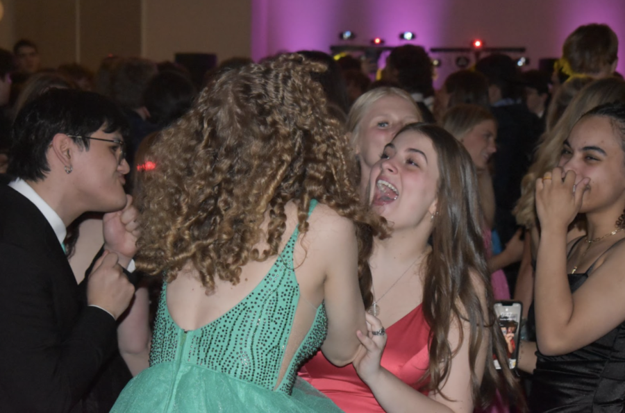 Juniors Abi Pate and Cali Stidham dance together with smiles during prom.