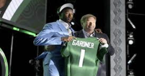 Cornerback Ahmad ‘Sauce” Gardner from the University of Cincinnati to the New York Jets from the fourth overall pick.  