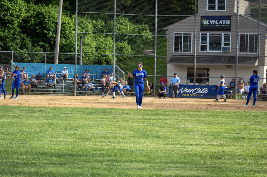 Senior+Anna+Greenwell+keeps+the+outfield+in+check.