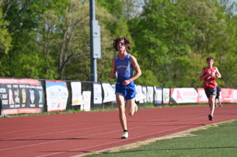 Junior Alexander Robertson runs the long grueling race.(Liam)