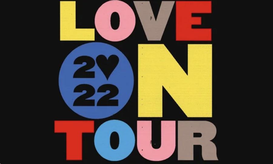 Love on Tour 2022 sign.