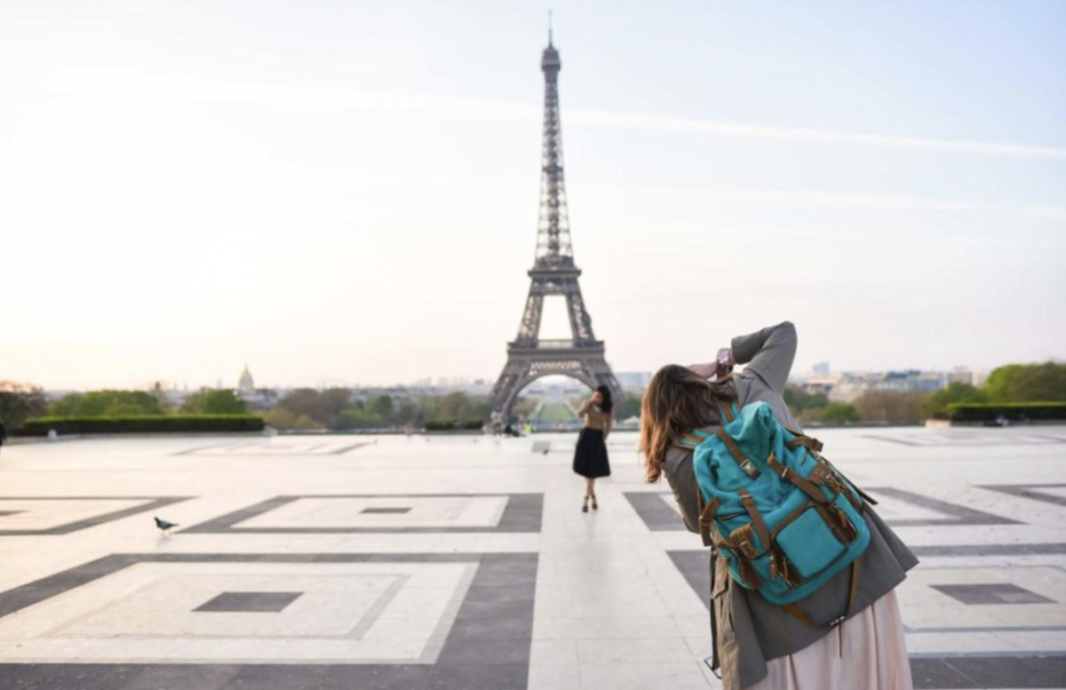 Student+adventures+in+Paris+during+their+gap+year.+