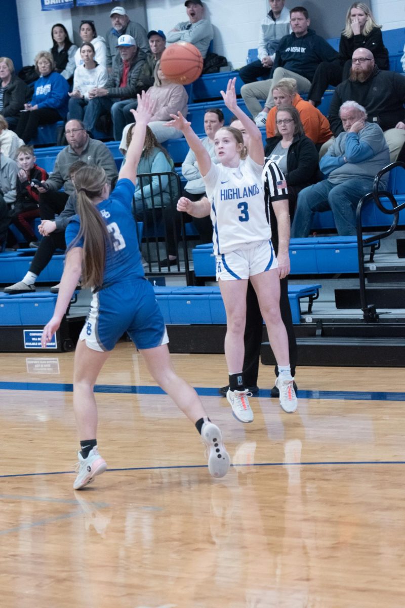 Eighth+grader+Maren+Orme+%283%29+shoots+the+ball+from+behind+the+three+point+line_