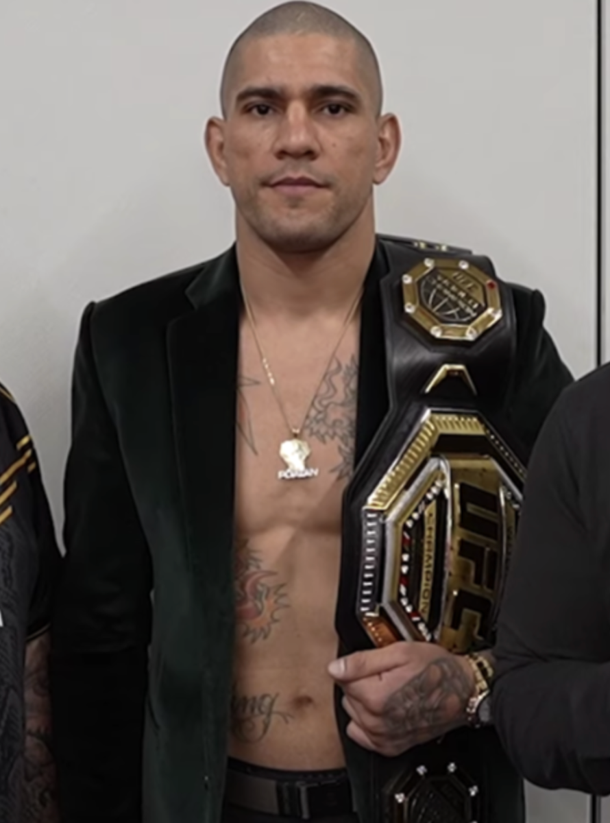 Alex Pereira poses with his belt following his Light Heavyweight Championship victory (Courtesy of Wikimedia Commons).
