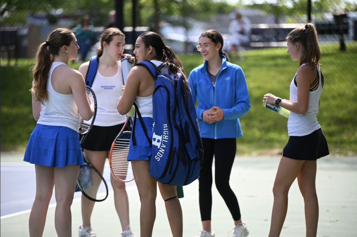The team huddles up after their match.