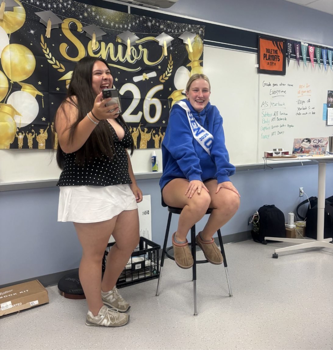 Andrea Suarez Espinosa giving a recognition speech to the publications class for Natalie Heingardener.
